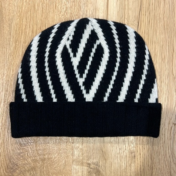 J Crew Winter Hat - Picture 1 of 3